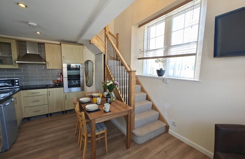 Berwick-upon-Tweed House | Bede Cottage- Beal - One Bedroom House, Sleeps 3