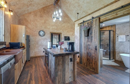 Bedford Cabin | Bedford Cabin w/Porch, 5 Mi to Historic District!