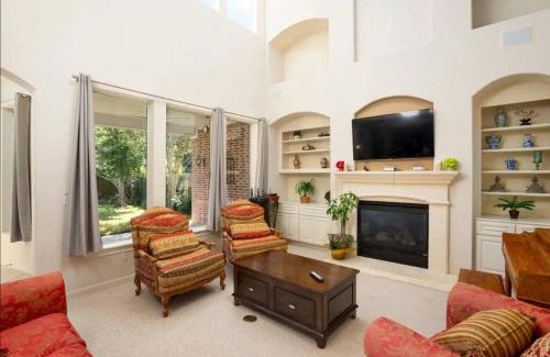 Cypress House | Bedroom with 3.5-Bathroom near Golf Course!