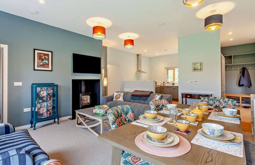 Corsley Apartment | Beech View 4 - Three Bedroom Apartment, Sleeps 6