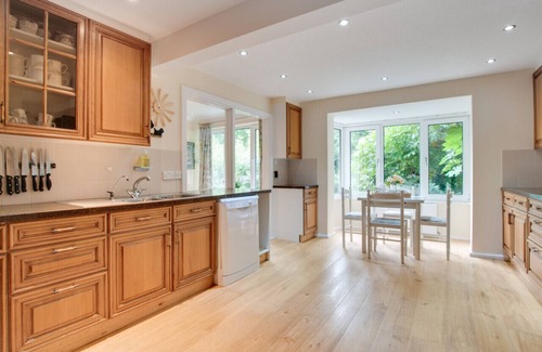 Dartmouth House | Beechcroft Cottage - Five Bedroom House, Sleeps 10