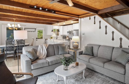 Canadian Lakes Ski Chalet | Beechwood Chalet Sleeps 10 Canadian Lakes!