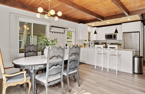 Canadian Lakes Ski Chalet | Beechwood Chalet Sleeps 10 Canadian Lakes!