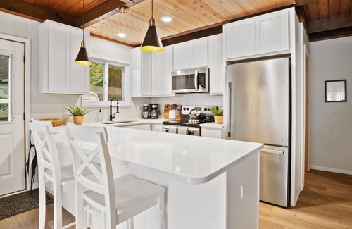 Canadian Lakes Ski Chalet | Beechwood Chalet Sleeps 10 Canadian Lakes!