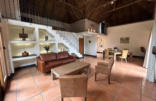 Greater Johannesburg Metropolitan Area Cottage | "Bees & Birds" Cottage for 2 people, spacious, open, bright, green setting