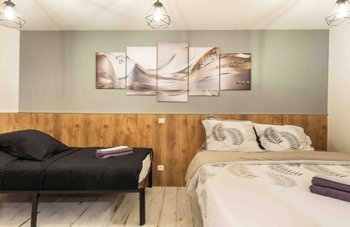 Saint-Vincent-de-Paul Apartment | Behind A Beautiful Church-gare du Nord Eurostar Thalys