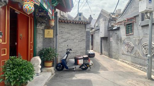 Downtown Beijing Hotel | Beijing city center - Courtyard house hotel located in an ancient Hutong, near the Forbidden City,experience the lifestyle of old Beijing in the exquisite Chinese-style courtyard