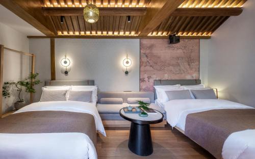 Wangfujing Shopping Area Hotel | Beijing Xin xiang YaYuan Countyard Hotel&NearWang Fu Jing Forbidden City Lama Temple and Summer palace,5 minutes walk from subway ,Free Laundry and coffee