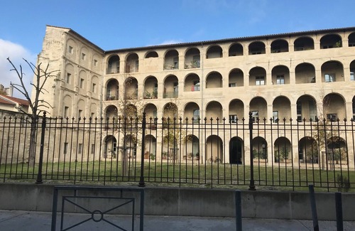 Avignon City Centre Apartment | Bel appartement historique au coeur d'Avignon/beautiful apartment in Avignon