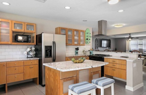 Clear Lake Shores House | Bel · Boardwalk POOL Home w Bikes and Boat Parking