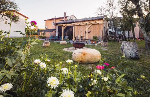 Ilirska Bistrica House | BELAKAPA Authentic house with garden and free parking
