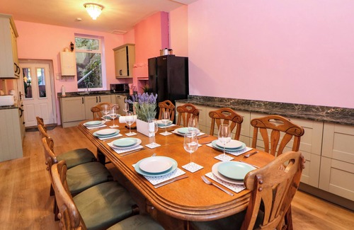 Matlock Bath House | BELGRANO, pet friendly, character holiday cottage in Matlock Bath