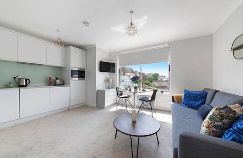 Belgravia Apartment | Belgravia Apartment by MoreThanStays | Lift