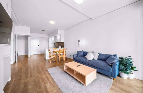 Bowen Hills Apartment | Belise - 16th floor Executive Apt for 2 plus parking