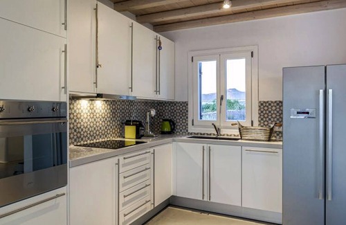 Ano Mera Villa | Bell View Villa