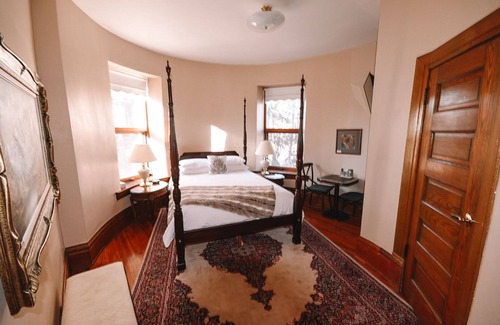 Morden Bed & Breakfast | Bella's Castle