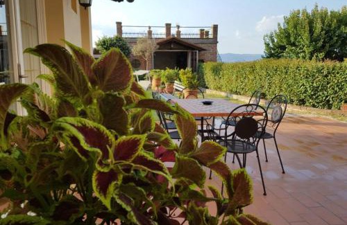 Contrada Castello Apartment | Bellavista la tua romantica vacanza sul Trasimeno