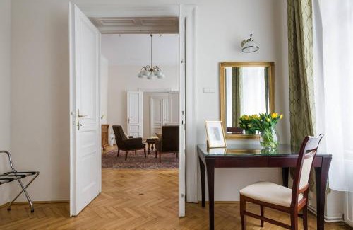City Centre Apartment | Belle Epoque II, luxury suite 50m to Main Square