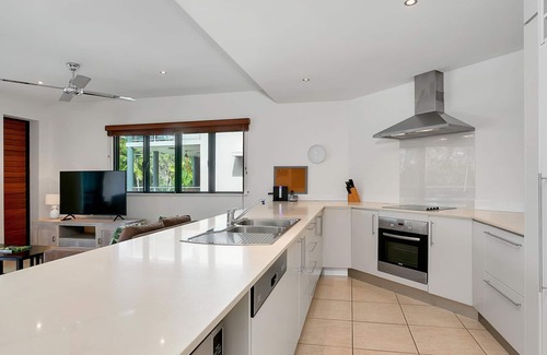 Yorkeys Knob Apartment | Belle Escapes 4 33 Sims Esplanade Yorkeys Knob