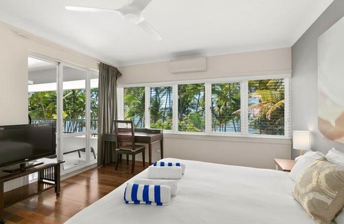 Palm Cove Apartment | Belle Escapes - Beachfront 3 Bedroom Apartment Alamanda Resort '25'