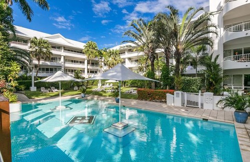 Palm Cove Apartment | Belle Escapes - Beachfront 3 Bedroom Apartment Alamanda Resort '25'