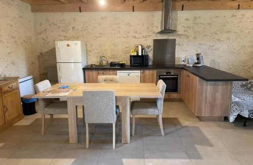 Betz-le-Chateau House | Belle grange au milieu de la campagne et des chevaux