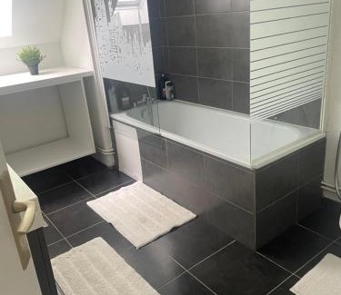 Plaisir House | Belle maison à proximité de Château de Versailles avec parking