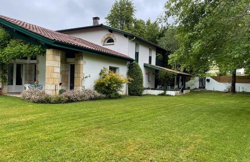 Saint-Jean-de-Luz Villa | Belle Villa basque avec piscine et jardin de 3000m2