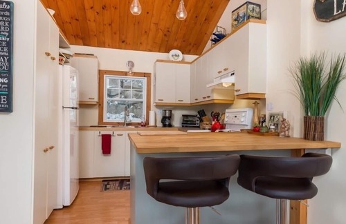 St-Adolphe-d'Howard Ski Chalet | Bellefeuille Waterfront Cottage