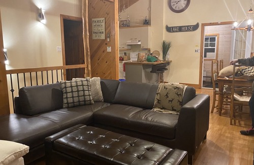 St-Adolphe-d'Howard Ski Chalet | Bellefeuille Waterfront Cottage