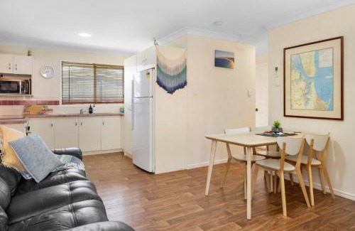 Rainbow Beach Apartment | Bellevue Lodge Guest Favourite, Hot Spa, Walk to Town