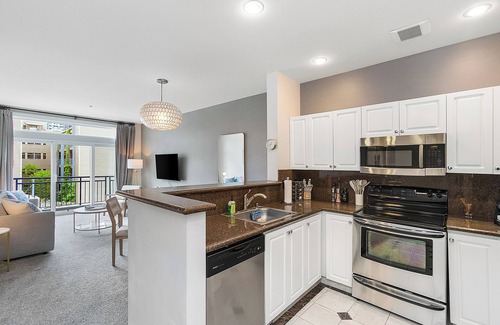 Belltown Apartment | Belltown Perch explore like a local