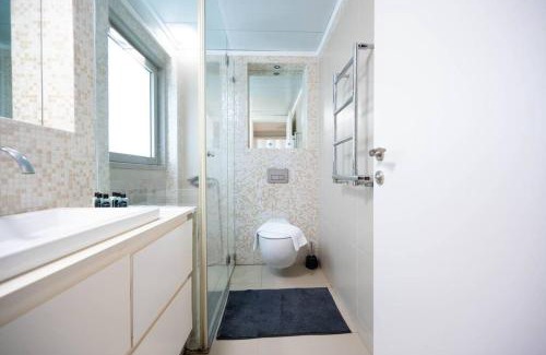 Tel Aviv Apartment | Ben Gurion 2 Bedroom With Free Parking By Vacay