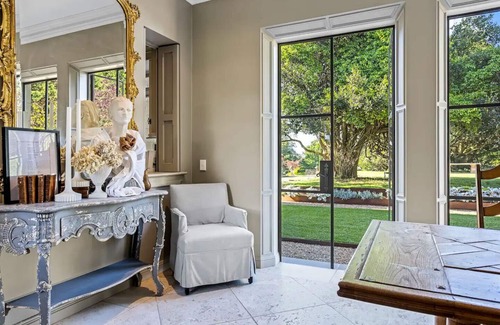 Robertson House | Ben Huon Manor Luxury House for 10 - Robertson NSW - Magnificent Gardens & Views