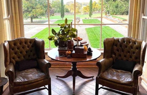 Robertson House | Ben Huon Manor Luxury House for 10 - Robertson NSW - Magnificent Gardens & Views