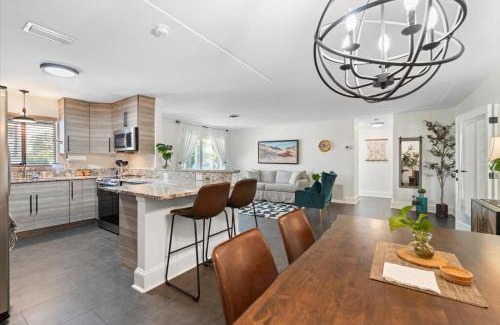 Sarasota House | Ben's Bungalow - 8min to Siesta Key - Gigabit Wifi