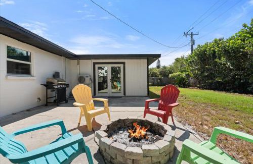 Sarasota House | Ben's Bungalow - 8min to Siesta Key - Gigabit Wifi