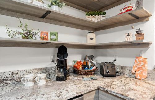 Sarasota House | Ben's Bungalow - 8min to Siesta Key - Gigabit Wifi