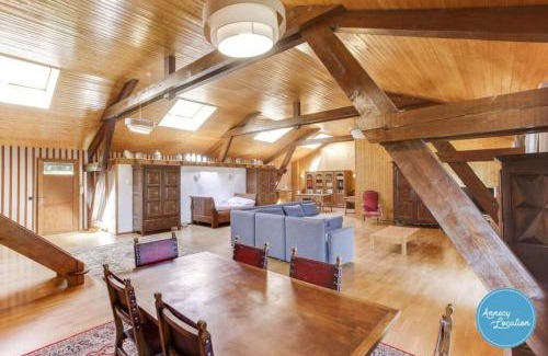 Talloires-Montmin Hotel | Bergerie Loft Apartment With Panoramic Lake