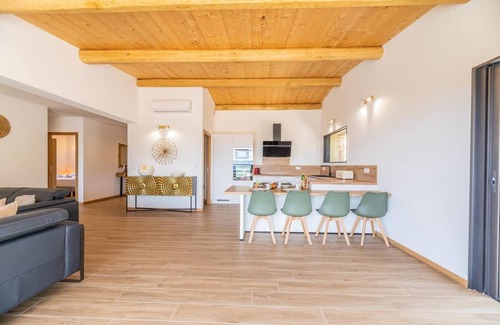 Sotta House | Bergerie mountain view heated swimming pool