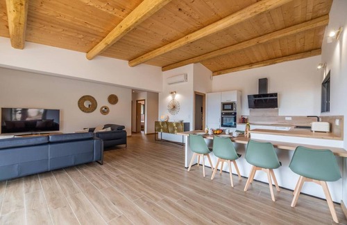 Sotta House | Bergerie mountain view heated swimming pool