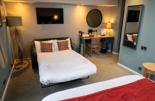 Woolhamton Hotel | Berkshire Arms by Greene King Inns