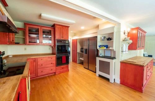 Williamstown House | Berkshire Vacation Rentals: Renovated Five Bedrooms In Historic Williamstown