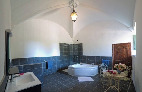 Trausse Bed & Breakfast | Bernard de Cardaillac room at Château de Paulignan