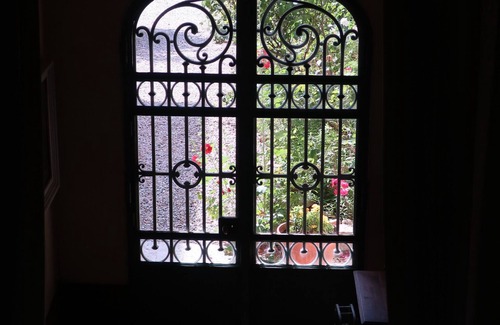 Trausse Bed & Breakfast | Bernard de Cardaillac room at Château de Paulignan