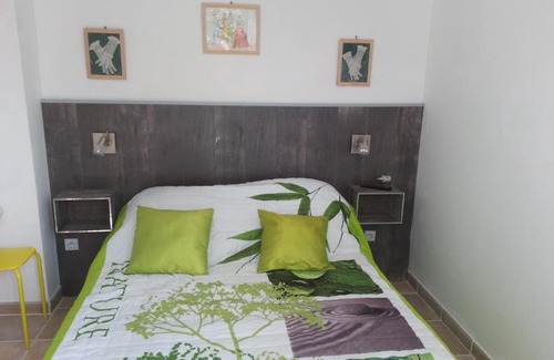 Montfavet Bed & Breakfast | Berne &Michel