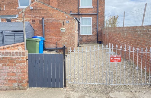 Withernsea House | BeRo Terrace, a cosy home only a minutes walk from the beach!