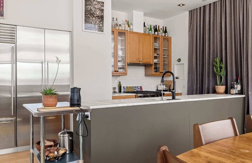 Williamsburg Apartment | Berry Loft VI by Rove Travel | Loft w/Rooftop