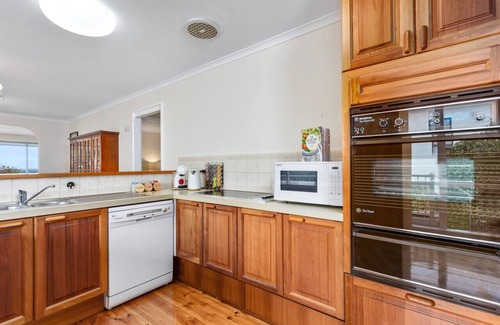 Berwick House | BerwickHills Stylish 3 BdrmHome *Free Wifi*NetFlix
