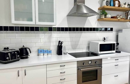 Bright House | Bespoke Holiday House. Central location on Delany Avenue in Bright. Dog friendly